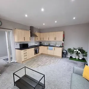 Lovely & Peaceful 2 Bedroom With En-suite, Leith, Edinburgh