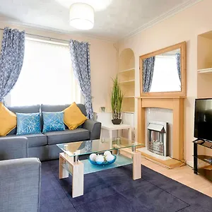 https://swansea-mysydd-sleeps-5.cardiffhotelswales.com